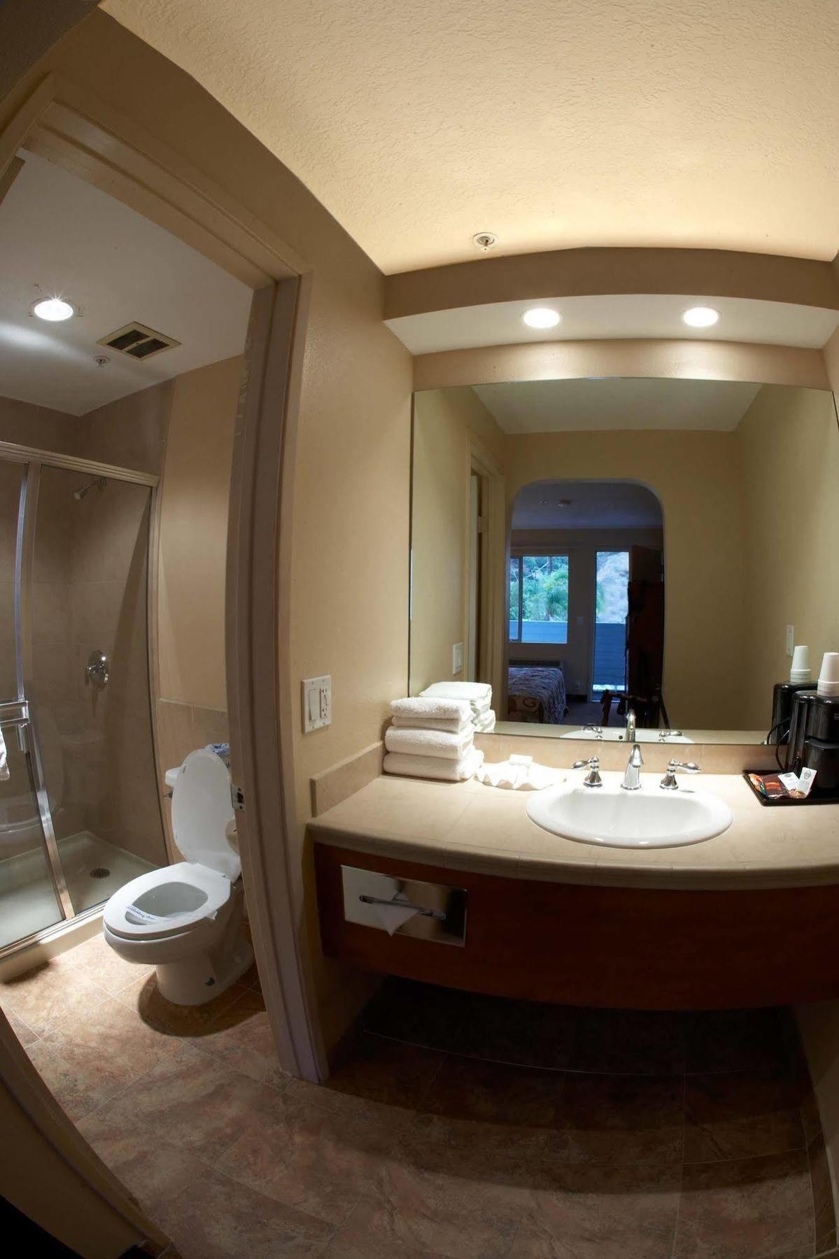 Riverleaf Inn Mission Valley Сан-Диего Экстерьер фото